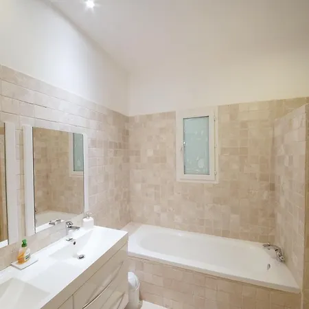 La Mangouste Apartment