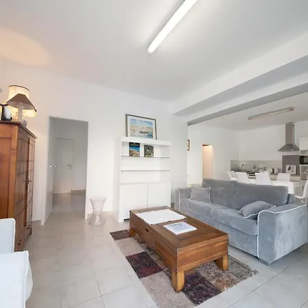La Mangouste Apartment *