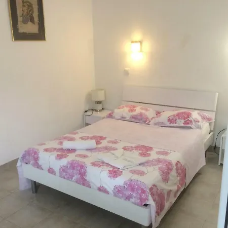 La Mangouste Apartment *